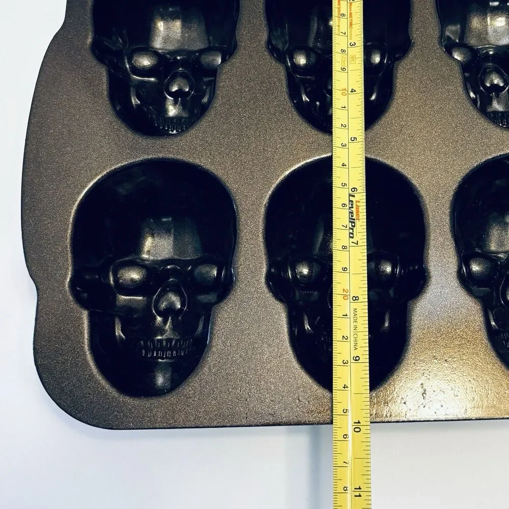 Nordic Ware 6 Mini Skull Cakelit Cast Aluminum Halloween Mold 5 Cups 1.18 Liter
